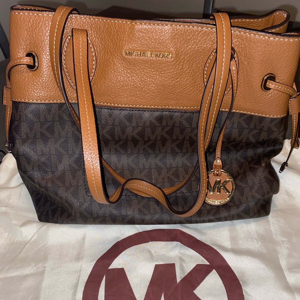 MICHAEL KORS PURSE serial#Ok.0973628 OK.PTA1519426